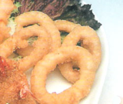 Friteeratut mustekalarenkaat